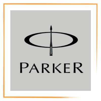 Die orange gerahmte Markenkachel von Parker umfasst das Firmenlogo. Das Logo mit taupefarbenem Hintergrund zeigt einen stilisierten Bogenpfeil durch einen Kreis gehend ueber dem Firmennamen Parker.