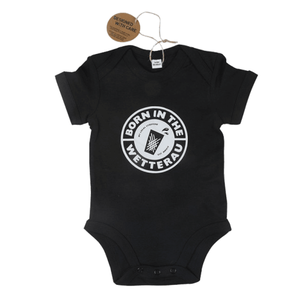 schwarzer Baby Body Classic mit großem weißem BITW Logo auf der Vorderseite
